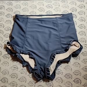 KORTNI JEAN Grey Ruffle Bottoms Women's Small